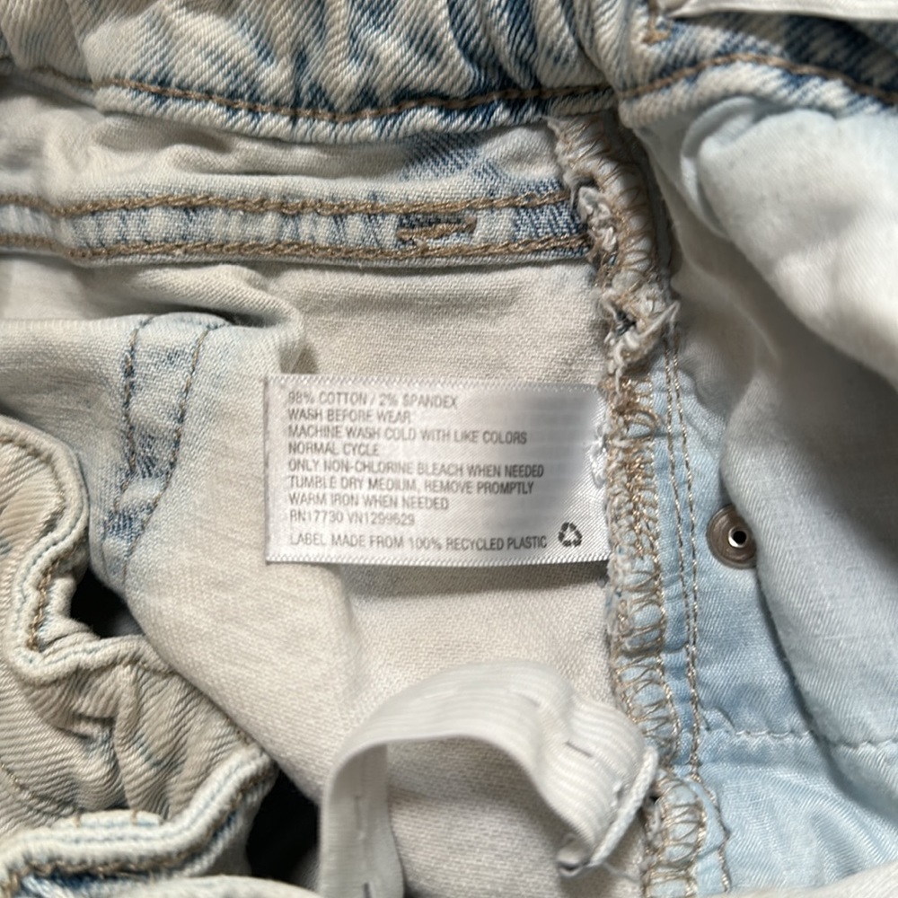 Lightwash Adjustable Waist Short Mini Distressed Shorts with Pockets - Picture 8 of 8